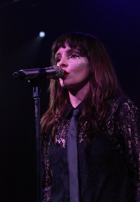 Lauren Mayberry xxx actress photos