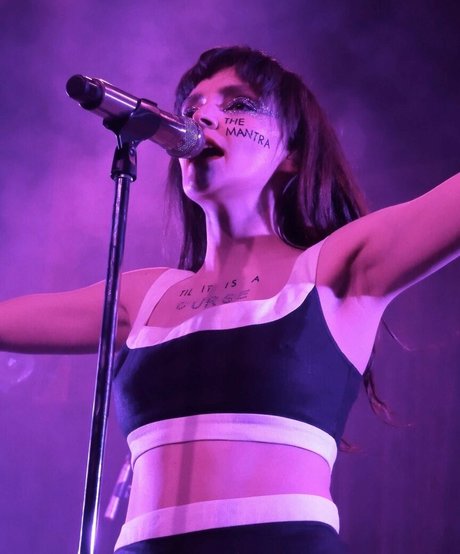 Lauren Mayberry perfect star galleries