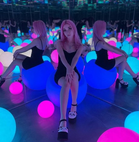 Iluvmeww star exclusive pics