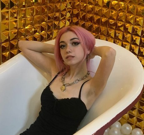 Iluvmeww hot star archive