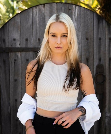 Sonja Reid pornstar sexy galleries