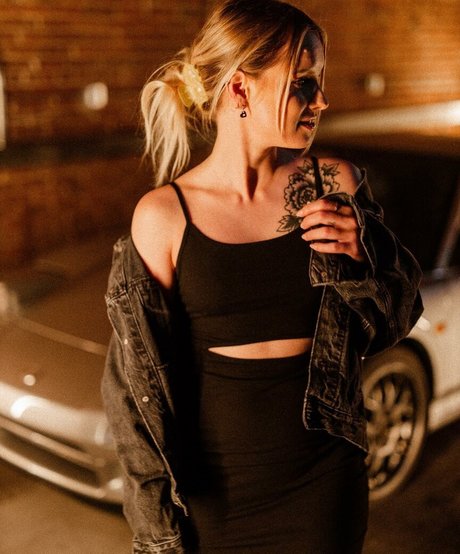 Sonja Reid model hot photos