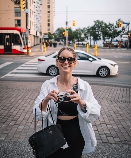 Sonja Reid erotic model photo