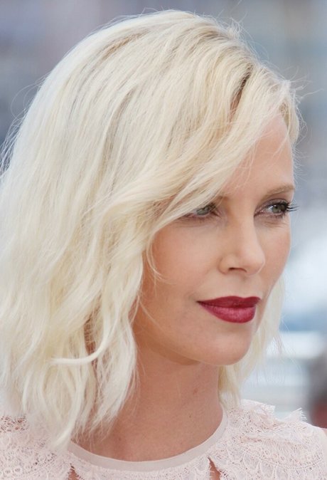 Charlize Theron sexy model pictures