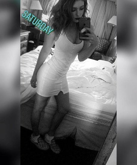 Willow Shields model top pic