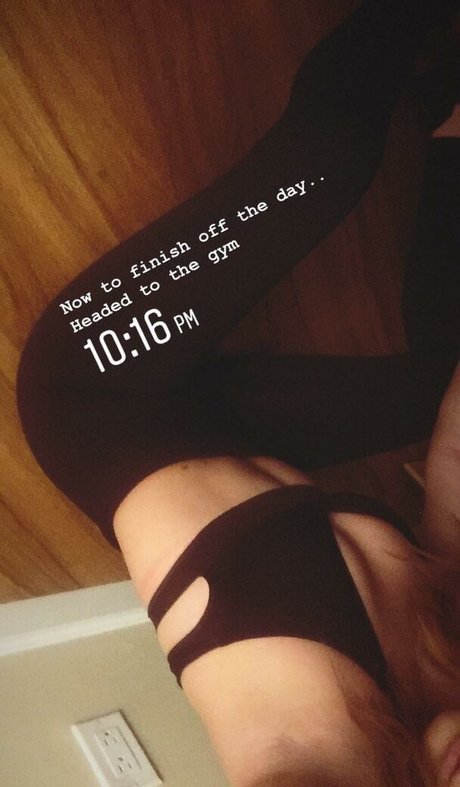 Willow Shields pornstar perfect photos