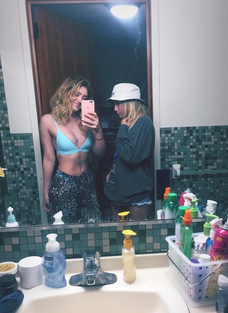 Willow Shields sexy pornstar image