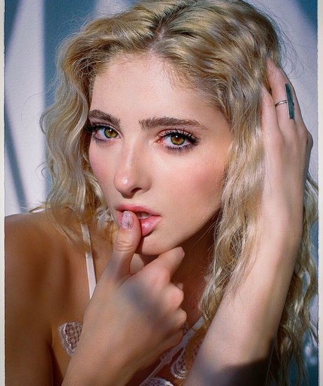 Willow Shields nudes star gallery