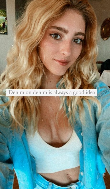 Willow Shields model nice images