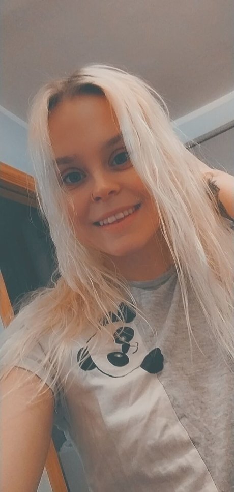 Annika Kuklase pornstar hot pics