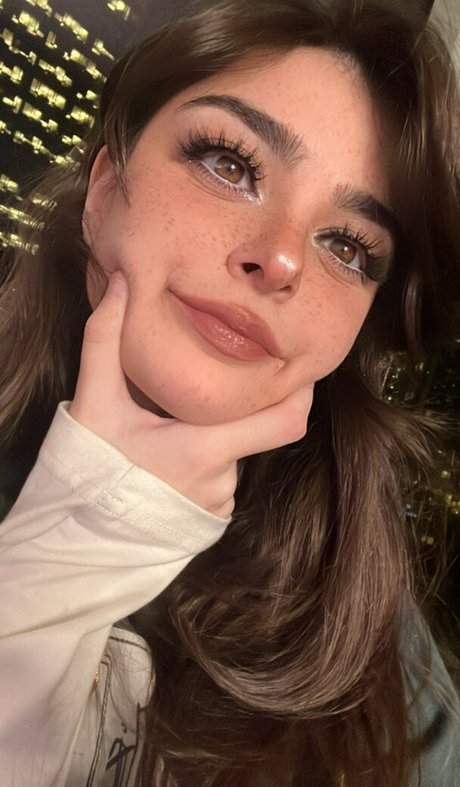 Aruuu nudes model pic