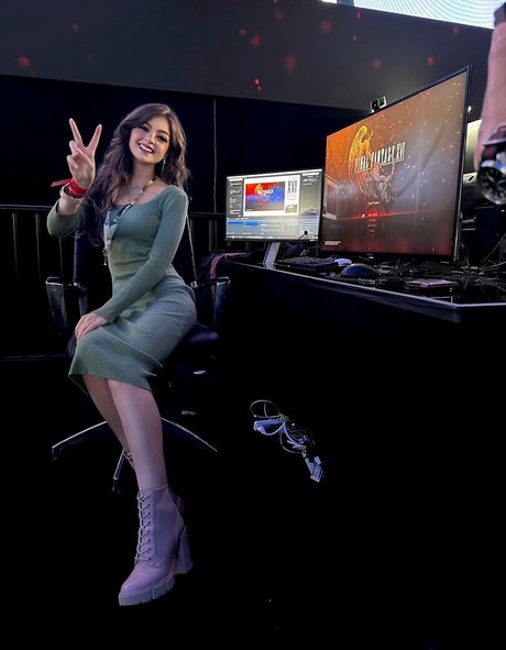 asian girlfriend onlyfans free photo