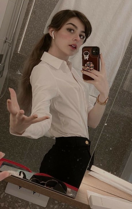 Aruuu art model gallery