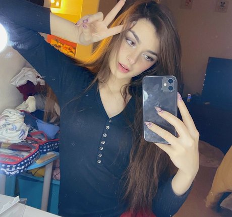 Aruuu nudes model galleries