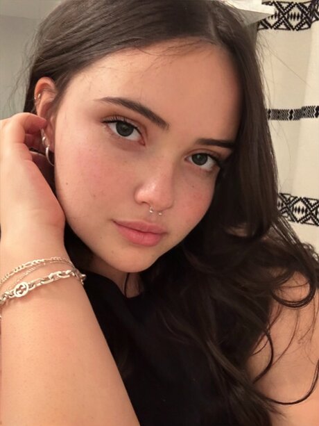 Violet Harmon porn model pictures