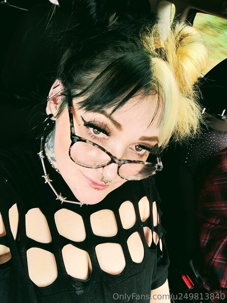 U249813840 erotic actress pics