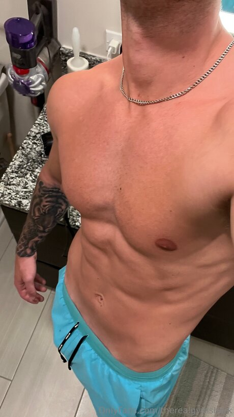 Therealgymshark model naked images