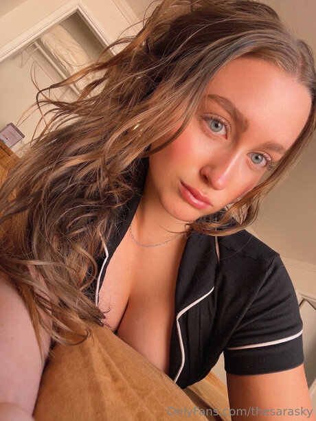 Thesarasky erotic model pics