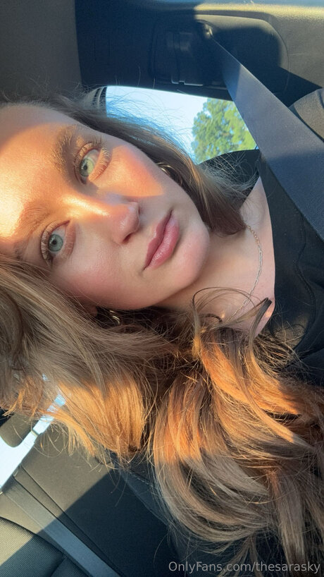 Thesarasky free actress pic