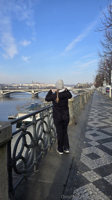 Studentmi nude model images