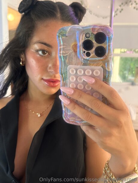 Sunkisseddivinedreamxo pornstar nude images