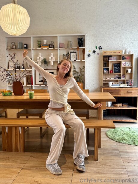 Supravie model art pic