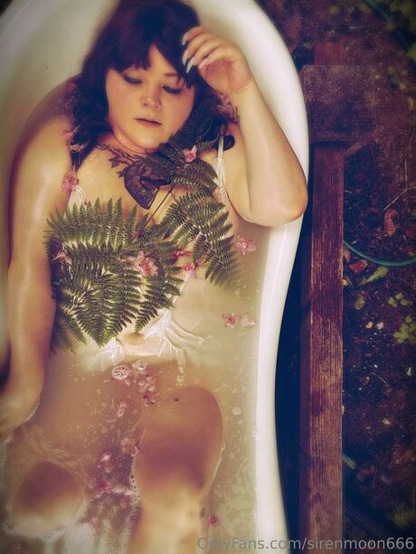 Sirenmoon666 adult model img