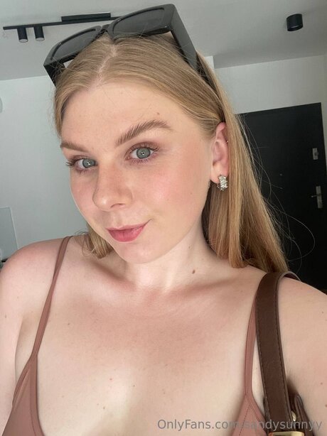 Sandysunnyy erotic pornstar photos
