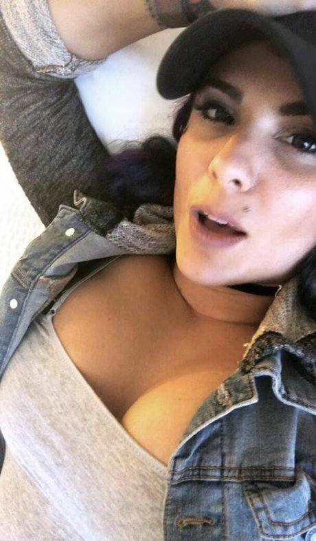 TheZombiUnicorn model exclusive photos