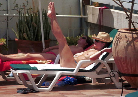 Amanda Holden exclusive model picture