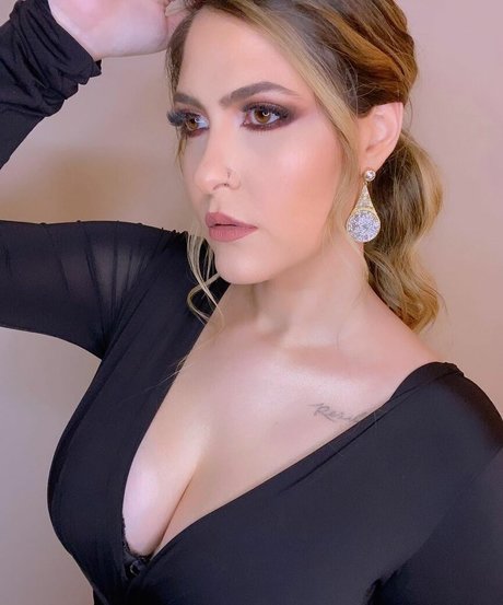 Nahzinhaa pornstar pretty pics