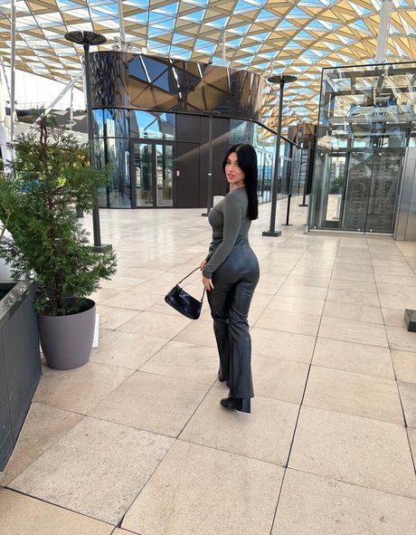 Julia Bayonetta actress pictures