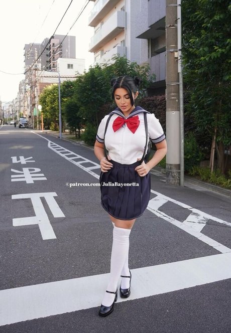 Julia Bayonetta hot model photo