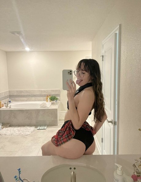 Catlyn Crespo erotic model gallery