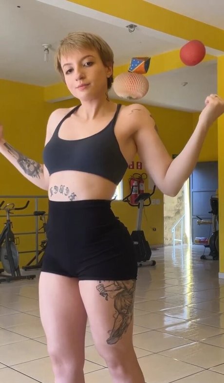 Akemy Sama star beautiful pics