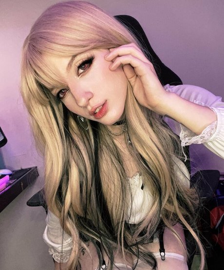 Akemy Sama sexy actress pics