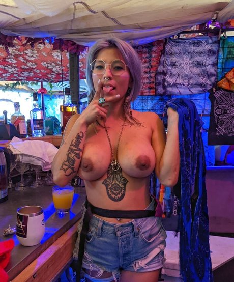 Babe Star free pornstar pic