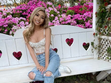 Supcaitlin model hot pictures