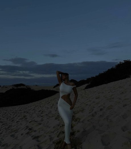 Ella Cervetto exclusive model pictures