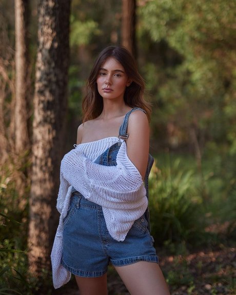 Ella Cervetto model naked pictures