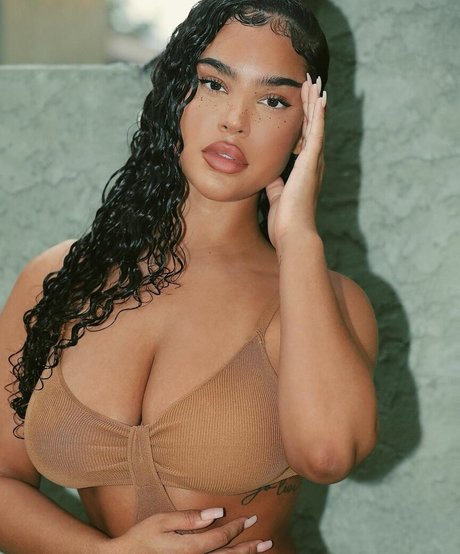 Malaika Terry nice model pictures