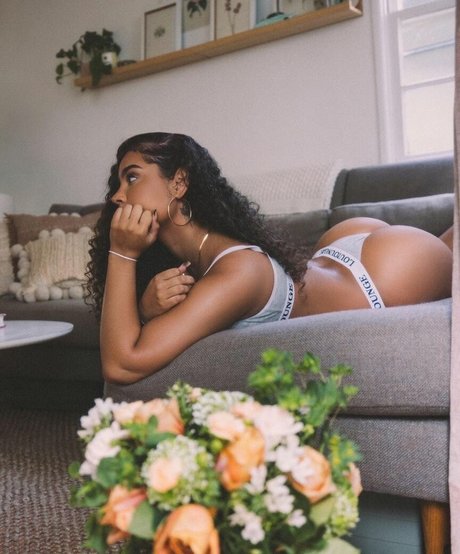 Malaika Terry model top pic