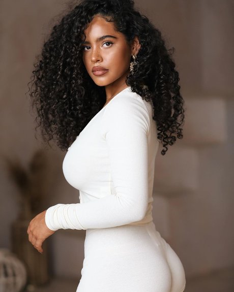 Malaika Terry sexy pornstar pics