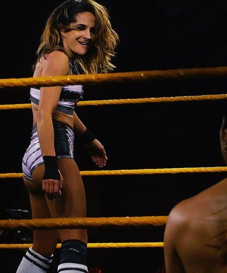 Dakota Kai art star pictures