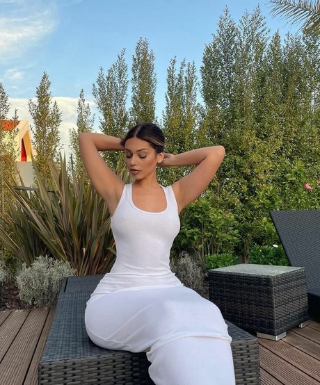 laurgmzz model hot img