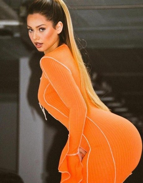 laurgmzz hot pornstar galleries