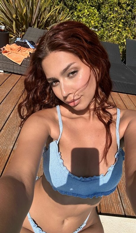 laurgmzz erotic star pictures