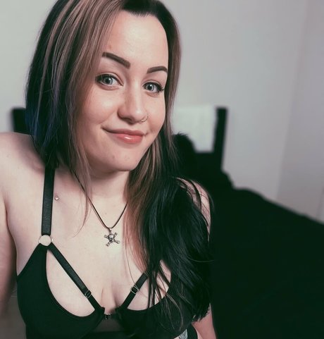 ConcealedBones nudes model image