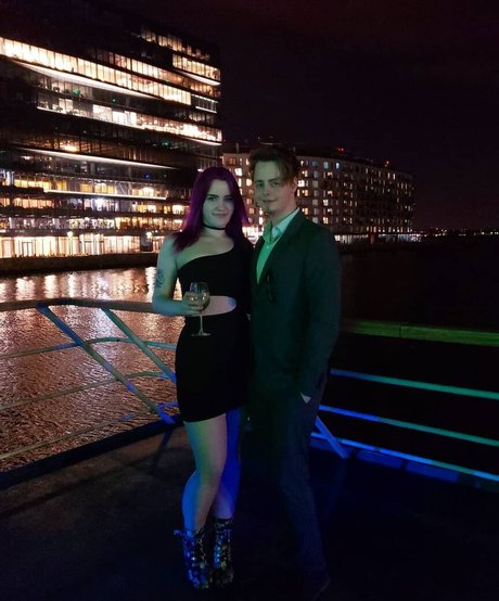 ConcealedBones model nude img