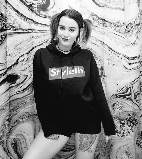 ConcealedBones nudes actress picture